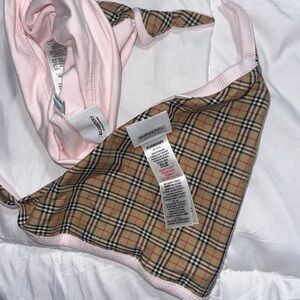 Pink 3 Piece Romper Set 18MTHS
BIB AND HAT NEVER WORN!
ROMPER WORN TWICE